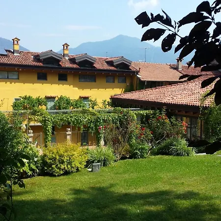 Sleeps 10 Pool